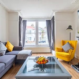 2 Bedroom Close To & Town Centre Apartment Southend-on-Sea