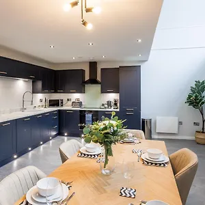  Apartment Luxury 5 Min To Centre*free Parking