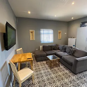  Apartment West 3 Bedroom Large & Modern
