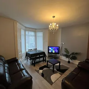  Apartment Arthurs Hill Newcastle, Free Parking Fully Equipped Kitchen 4 Bedrooms, Near Centre